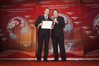 Air Baltic (Letonia) recibió el premio "International Diamond Prize for Excellence in Quality 2012" en Bruselas.